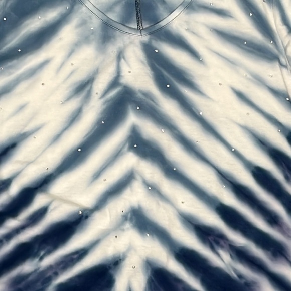 Tie Dye 3/4 length Sleeve Rhinestone Embellished Front Top - Picture 4 of 8